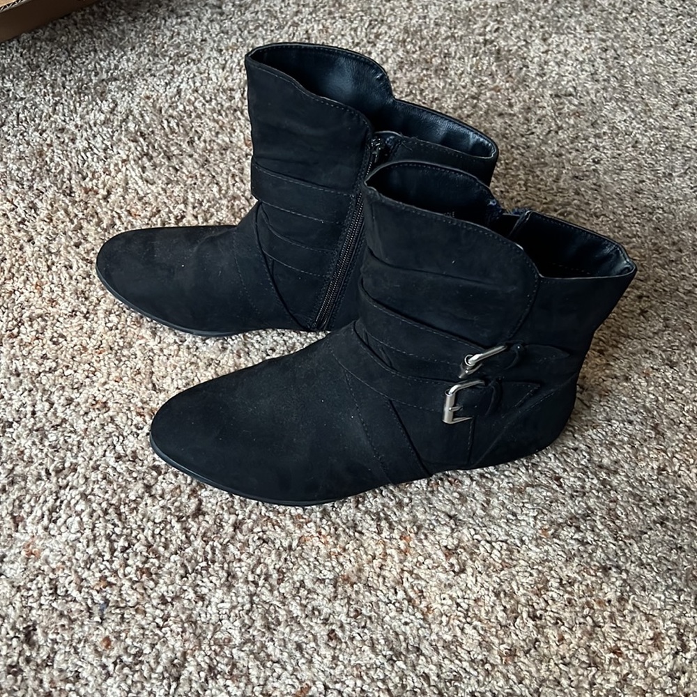 Boots - Picture 2 of 7